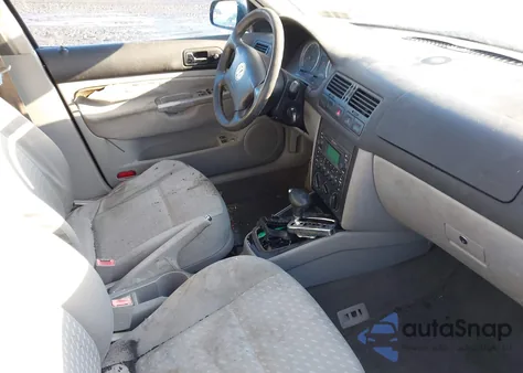 2004 Volkswagen Jetta Gl z USA, uszkodzony, nr VIN 3VWRK69M64M130651